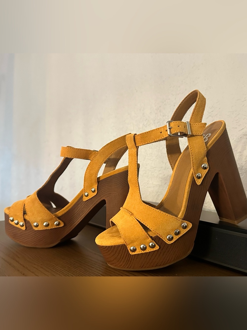 Gianni Bini Mustard Yellow Suede T-Strap Platform Sandals